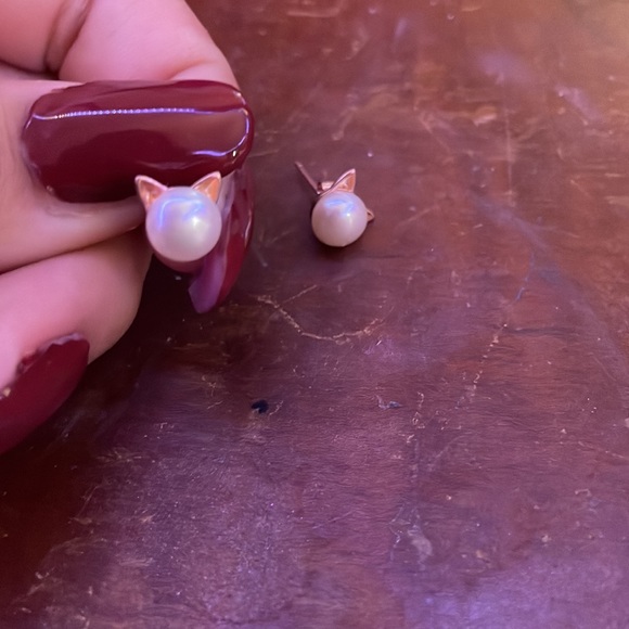 Cat pearl earrings - Picture 3 of 3